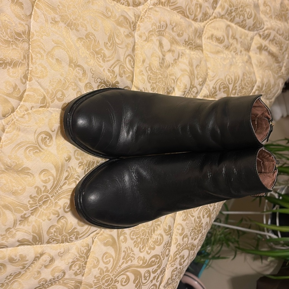 Louise et cie black booties